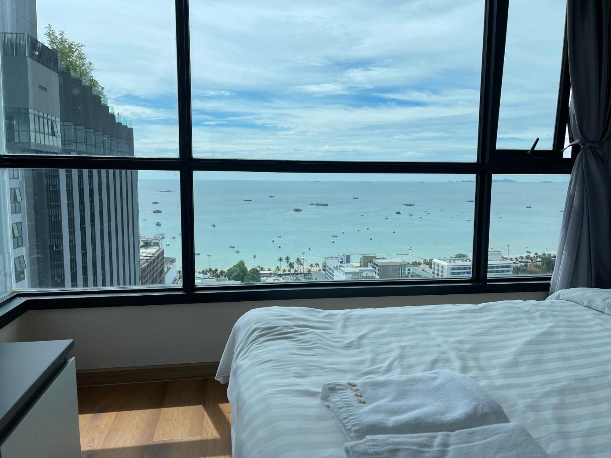 Appartamento The Base Pattaya By Feng Esterno foto